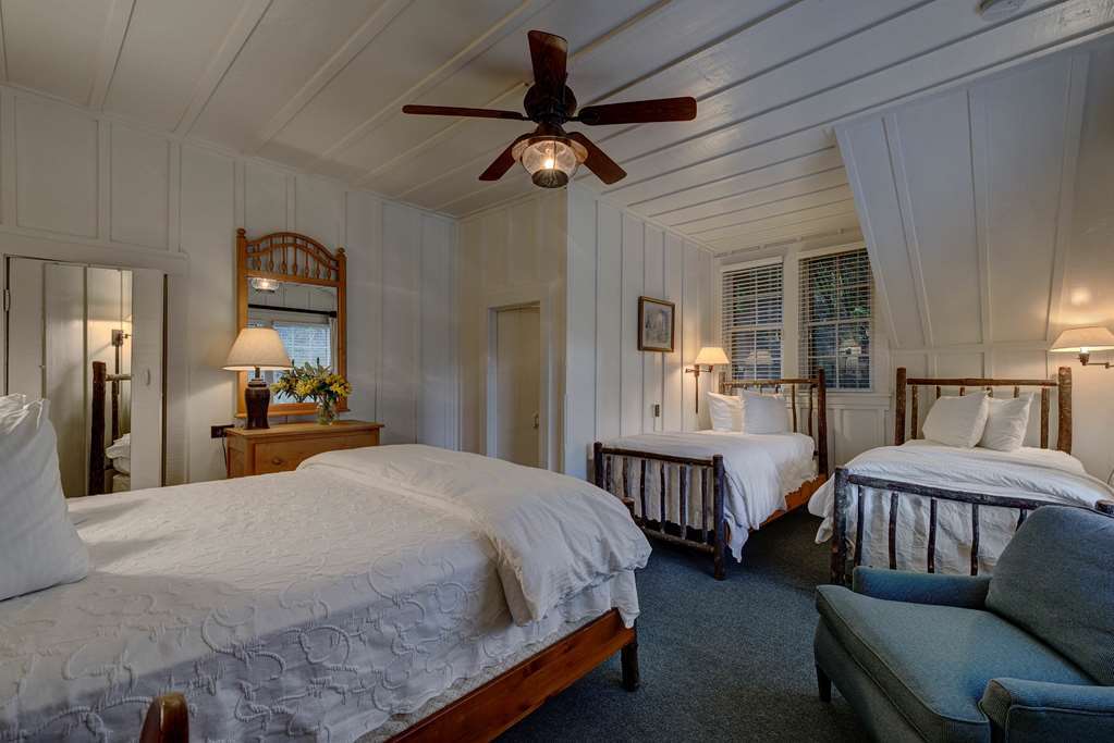 High Hampton Resort Cashiers Room photo